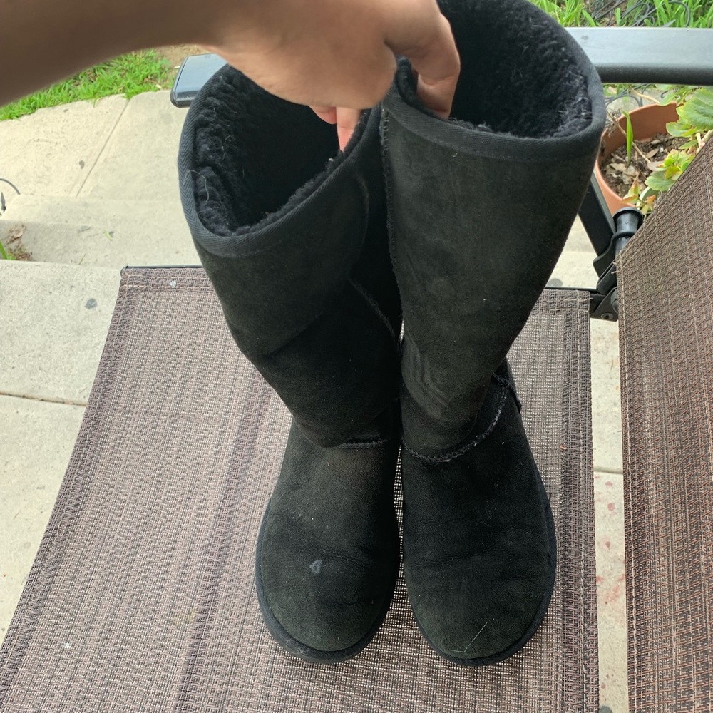Black tall Ugg’s
